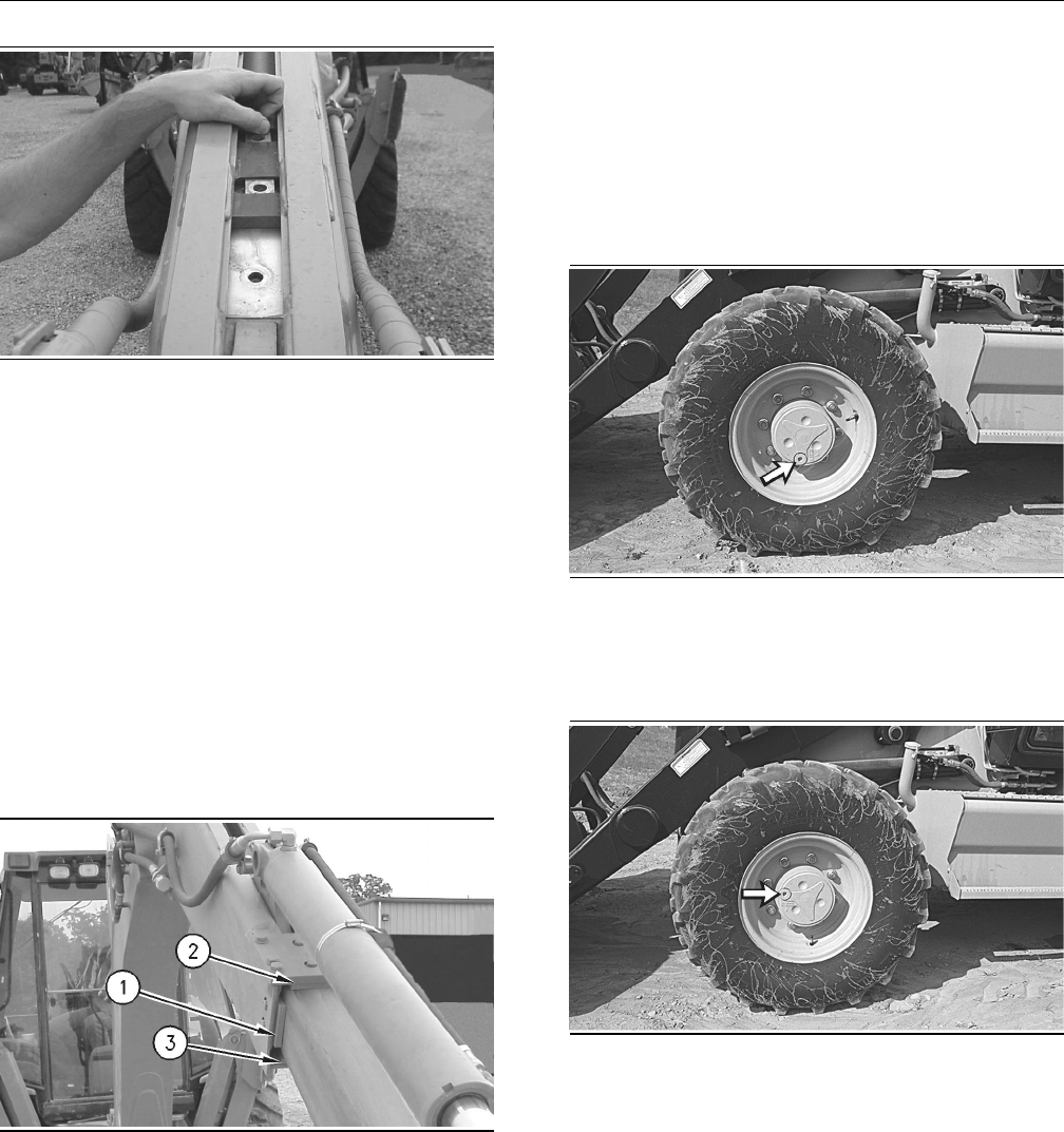 416C, 426C, 428C, 436C and 438C Backhoe Loaders Operation and